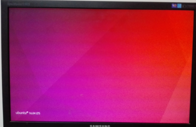 ubuntu16.04LTS版本启动后桌面.png